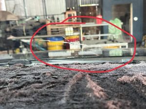 Vết nứt kính ô tô dạng chân chim có thể xử lý bằng phương pháp hàn kính